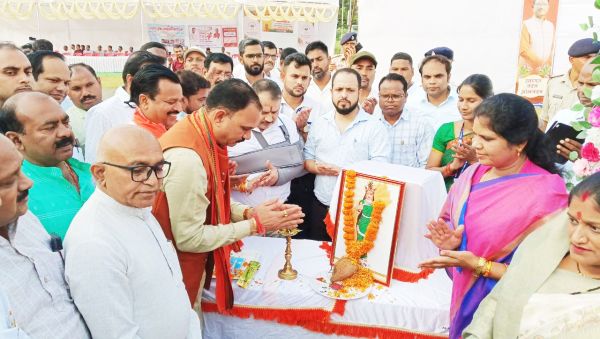 मनेंद्रगढ़ में 220 बेड के सिविल अस्पताल और सीएमएचओ कार्यालय भवन का शिलान्यास