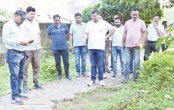 आयुक्त ने संजय नगर तालाब का किया निरीक्षण