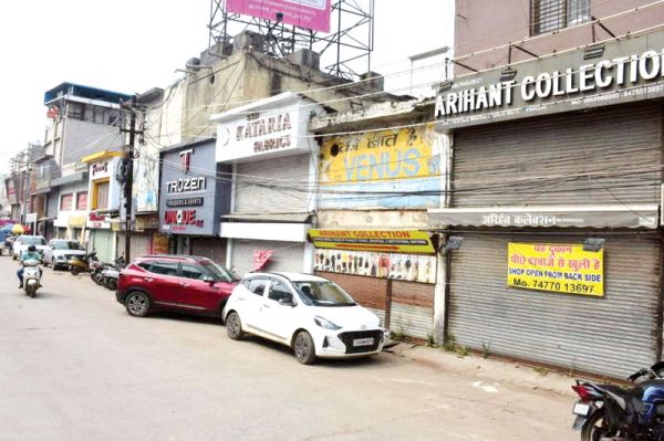 पंडरी कपड़ा मार्केट में दुकानों की दूसरी एंट्री  खुलवाने कारोबारी एक बार फिर सक्रिय