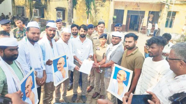 पुलिस की पिटाई से आदिवासी युवक घायल, आरोप