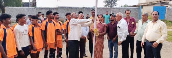 प्रतापपुर में ब्लॉक स्तरीय फुटबॉल, टूर्नामेंट शुरू  16 टीमें ले रहीं हिस्सा