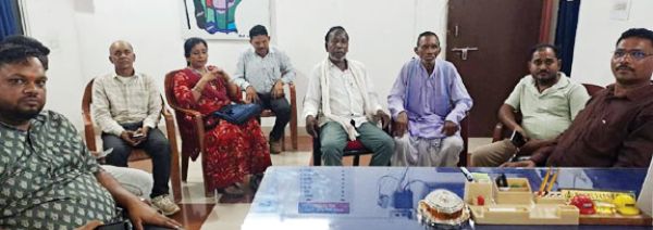 पंचायत सचिव पर फर्जीवाड़े का आरोप, सरपंच और ग्रामीणों ने की शिकायत