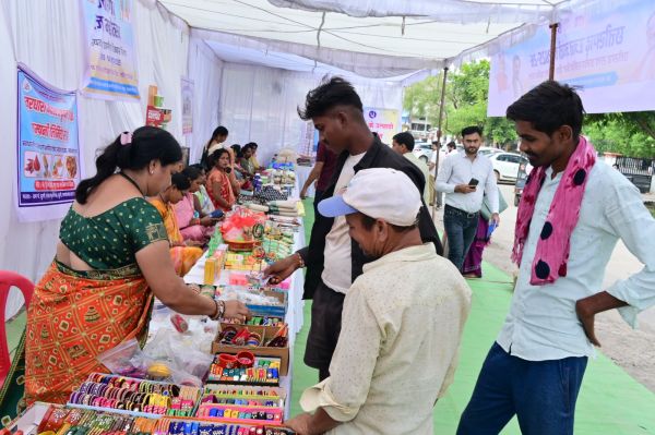 गुणवत्तायुक्त सामग्री का विक्रय सह प्रदर्शनी