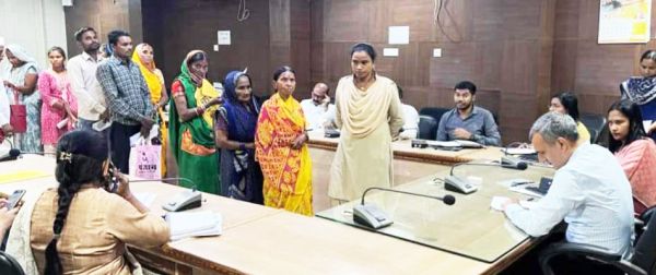 बाघुल ग्रामीणों ने की पंचायत सचिव को हटाने की मांग