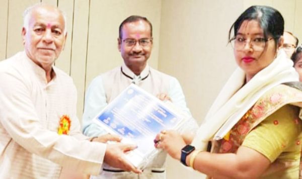 वर्षा जैन को समता साहित्य भूषण अवार्ड