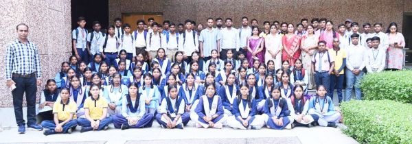 स्कूली बच्चों ने किया आईआईटी  भिलाई का शैक्षणिक भ्रमण