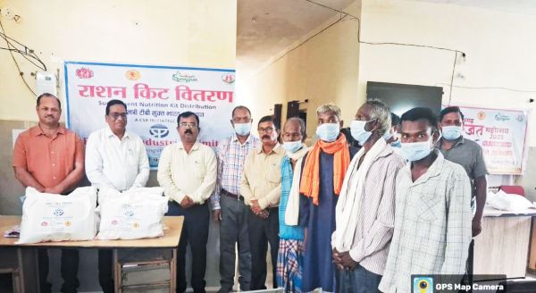 टीबी मरीजों को पोषण किट और दवाईयों का वितरण