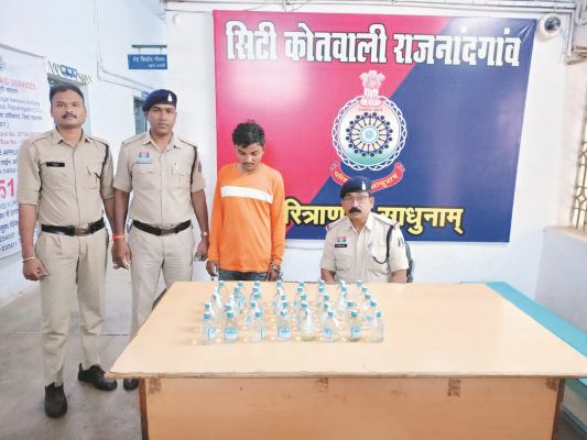 शराब संग आरोपी गिरफ्तार