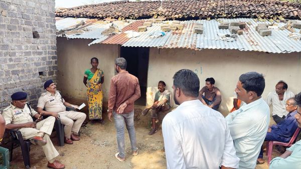 बड़े भाई की मोबाइल चार्जर के तार से गला घोंट हत्या