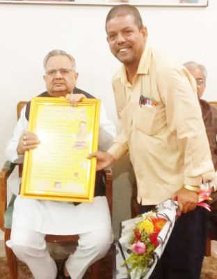 विस अध्यक्ष रमन  को दी बधाई