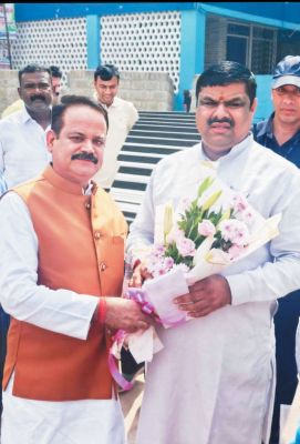 डाइट कॉलेज खोलने जिपं अध्यक्ष ने शिक्षा मंत्री से की मुलाकात