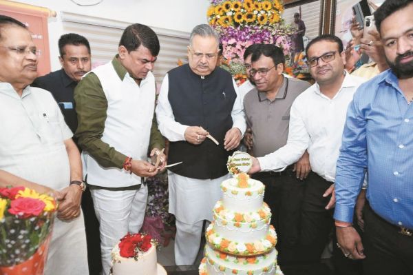 धूमधाम से मना विस अध्यक्ष का जन्मदिन