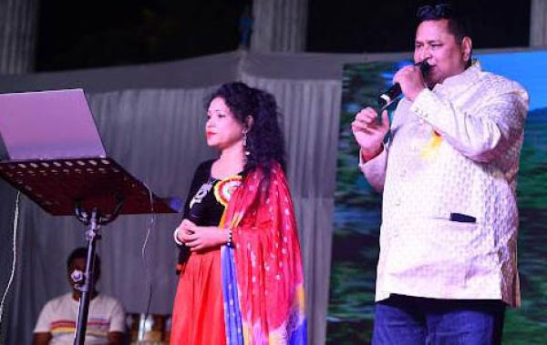 कलाकारों की प्रस्तुतियों पर झूम उठे संगीत प्रेमी