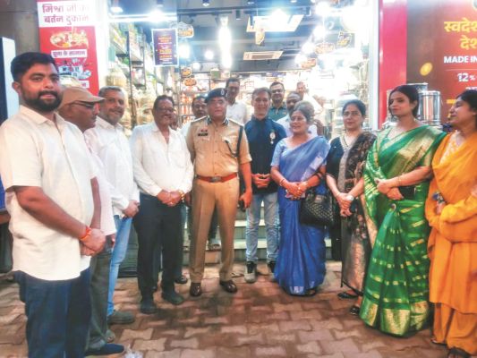 एसपी का जवाहर मार्केट में दौरा, हथियारबंद सुरक्षाकर्मी तैनात