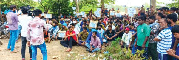 सफाई कर्मियों की हड़ताल आधे दिन बाद खत्म