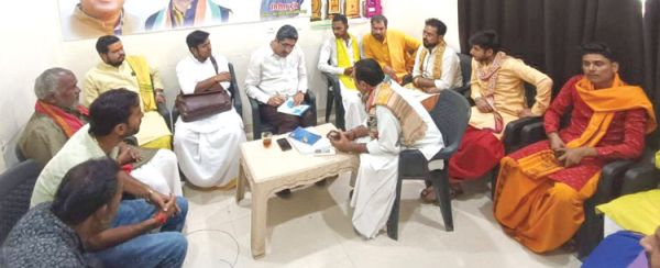 ग्रामीण अध्यक्ष के लिए 17 दावेदार प्रफुल्ल सिविल सोसायटी के लोगों से की चर्चा