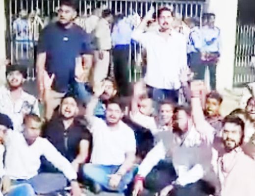 सेंट्रल यूनिवर्सिटी में हंगामा: निष्कासित छात्र के समर्थन में एनएसयूआई का देर रात तक प्रदर्शन