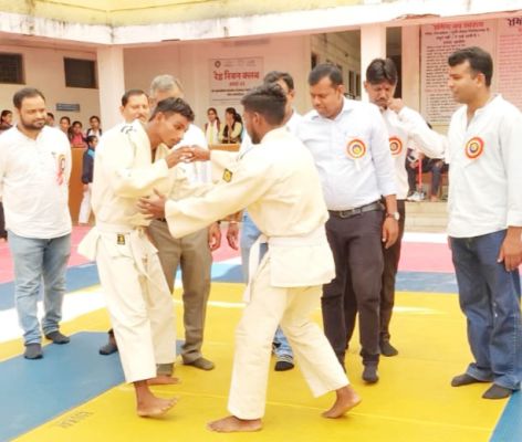 कुरुद कॉलेज में विद्यार्थियों ने दिखाया जूडो स्पर्धा में दमखम
