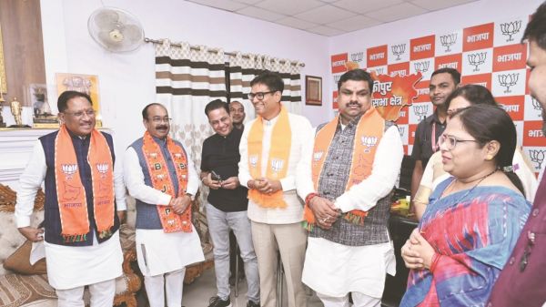 मुख्यमंत्री के साथ पटना पहुंचे मंत्री गजेन्द्र यादव