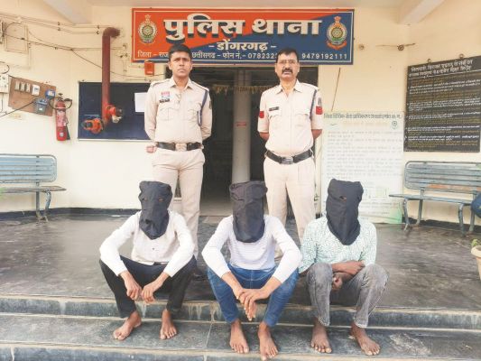 3 बदमाशों के विरूद्ध कार्रवाई