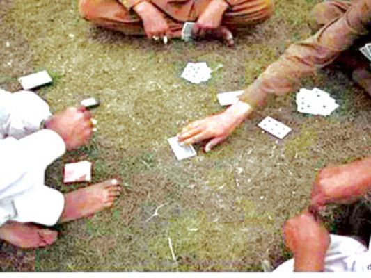 बैटिंग ऐप पर बैन, गली मोहल्लों में जुट रहे जुआरी, सटोरिए