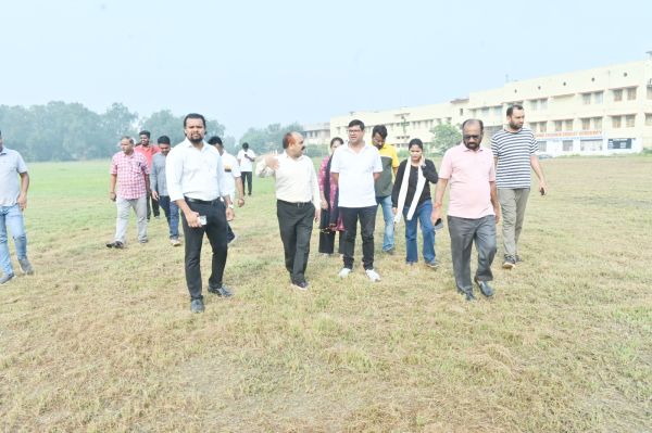 आयुक्त ने कल्याण कॉलेज ग्राउण्ड में  इंडोर स्टेडियम बनाने के दिए निर्देश