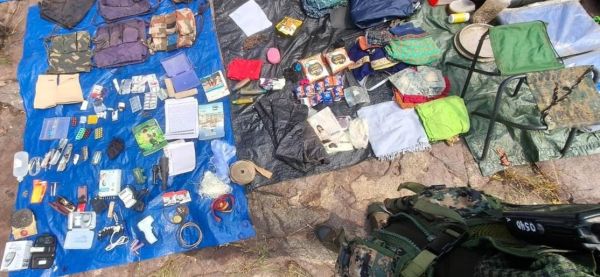 जंगल से डम्प नक्सल सामान बरामद