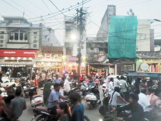 धनतेरस पर जगह-जगह जाम, गाडिय़ों की लंबी कतारें