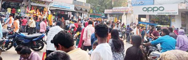 धनतेरस पर दिखी जबरदस्त रौनक, बाजारों में उमड़ी भारी भीड़