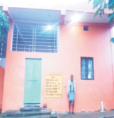 पक्का मकान पाकर खुश हुए मनोज, सरकार की योजनाएं बदल रही है जिंदगी