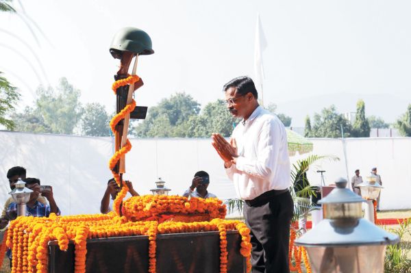 शहीद जवानों के सम्मान में पुलिस स्मृति दिवस परेड