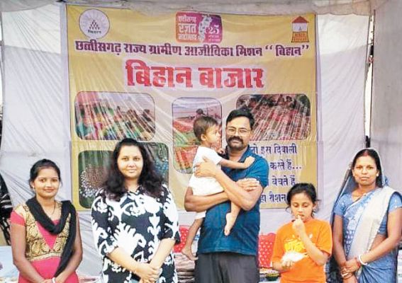 महिला समूहों के उत्पादों से सजी दीपावली