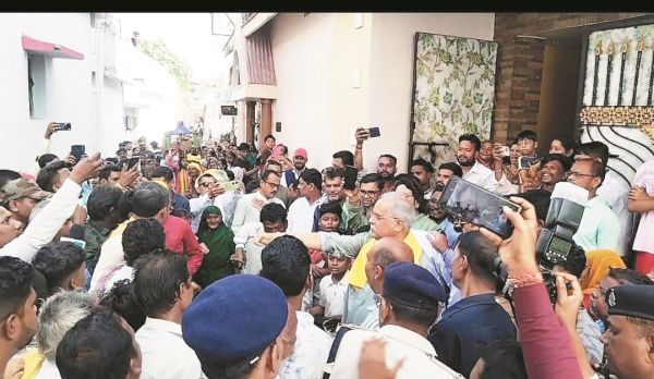 कुम्हारी में गौरा-गौरी की बारात में जमकर थिरके लोग