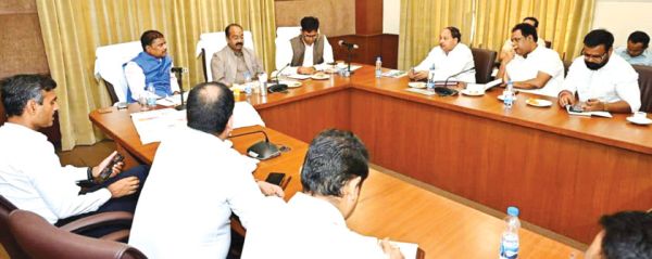 मंत्रियों ने अफसरों को चेताया, मोदी के दौरे में कोई कसर बाकी न रहे...