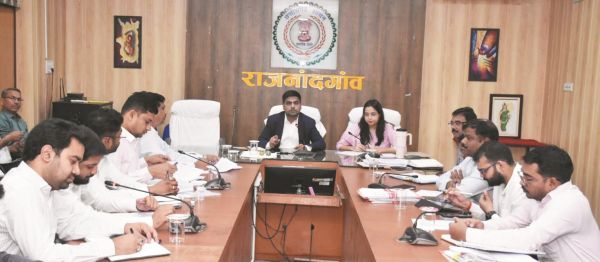 शासन की योजनाओं के क्रियान्वयन का असर जमीनी स्तर पर दिखाई देना चाहिए- कलेक्टर