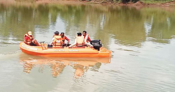 नदी पार कर रहा ग्रामीण डूबा, खोजबीन