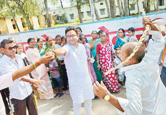गौरी-गौरा पूजा में शामिल हुए देवांगन