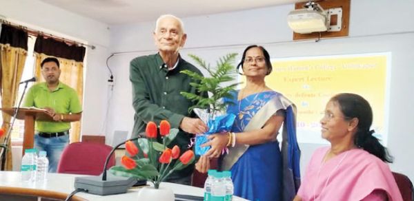 होली क्रॉस वीमेन्स कॉलेज, अम्बिकापुर में एक दिनी विशेषज्ञ व्याख्यान सह विचार मंथन