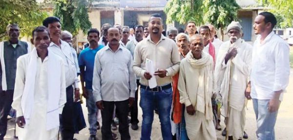 दबंग ने वनभूमि नर्सरी में किया अवैध अतिक्रमण, ग्रामीणों ने की हटाने की मांग