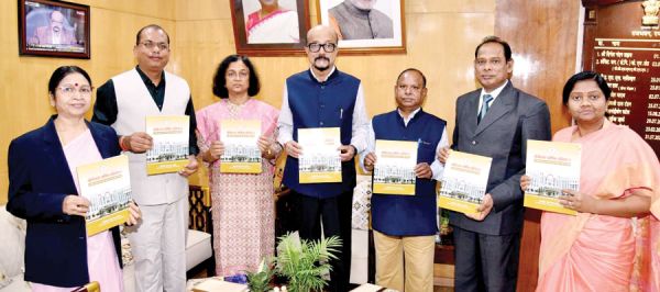 राज्यपाल को पीएससी का वार्षिक प्रतिवेदन