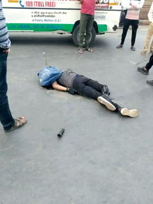 वीआईपी चौक में बस ने ली बाइक सवार की जान