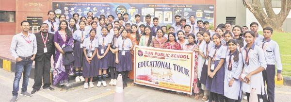 चंदखुरी के विद्यार्थियों ने किया शैक्षिक भ्रमण