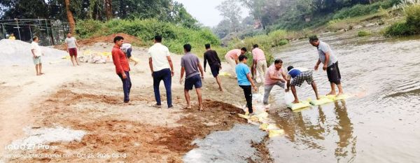 छठ पूजा के लिए गेउर नदी तट तैयार, लोगों ने किया श्रमदान