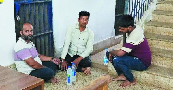 कार और दोपहिया वाहन को आग लगाने के तीन आरोपी गिरफ्तार