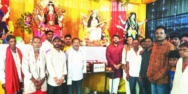 विभिन्न जगहों पर मड़ई, मातर और लक्ष्मी पूजन में शामिल हुए पूर्व विधायक  छाबड़ा