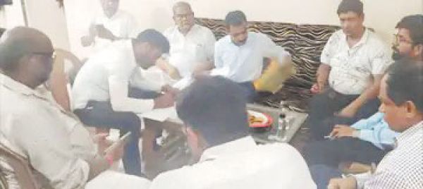 महिला सुरक्षा समिति के नाम पर कारोबारियों से वसूली का आरोप