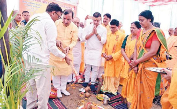 शक्ति संवर्धन 108 कुण्डीय गायत्री महायज्ञ के भूमिपूजन समारोह में उमड़े भक्त