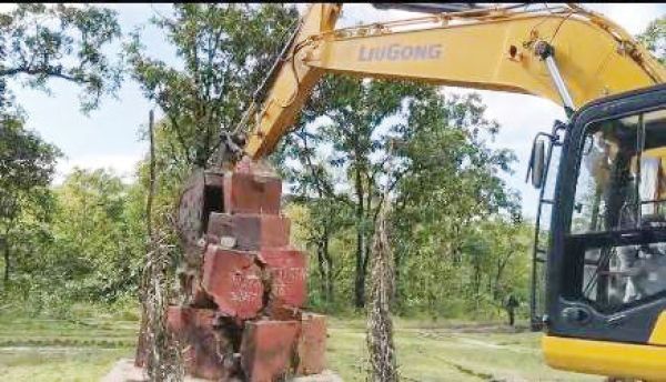 पील्लूर के जंगल में 20 फीट ऊंचा नक्सल स्मारक ध्वस्त