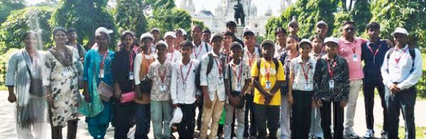 वियन्नी इंग्लिश मीडियम स्कूल झिरमिटी के विद्यार्थियों का रांची-कोलकाता शैक्षिक भ्रमण