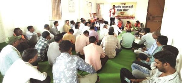 पीएम मोदी के रायपुर आगमन को लेकर तिलई मंडल में बैठक